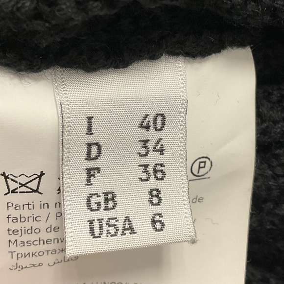 BOUTIQUE MOSCHINO BLACK / CREAM RUFFLED WOOL KNIT LONG CARDIGAN SWEATER - Picture 5 of 6